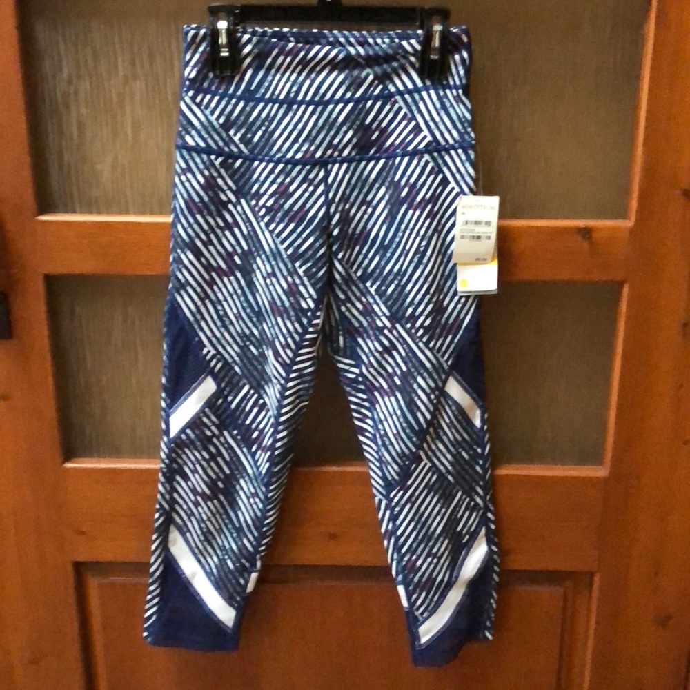 🌟🌟ZELLA Mesh Up High Waist Capri Legging!!🌟🌟 - Picture 2 of 4